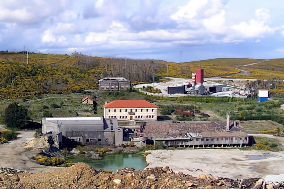 Desmantelada para chatarra a planta de tratamento da mina de Varilongo que levou máis de medio millón de euros a fondo perdido en axudas da Xunta de Galicia