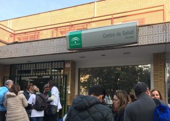 La Plataforma Nosotros También Somos Sevilla y «Barrios Ignorados» protestan por el cierre de los Centros de Salud del Polígono Sur
