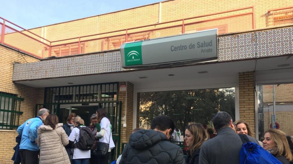 La Plataforma Nosotros También Somos Sevilla y «Barrios Ignorados» protestan por el cierre de los Centros de Salud del Polígono Sur