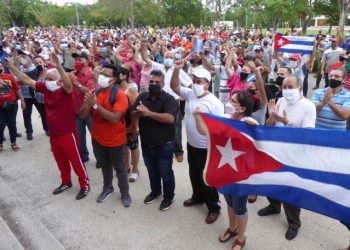 Cubanos, en toda la nación, al llamado de la Patria y de su Presidente