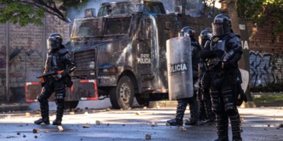 Denuncian que Policía del Esmad violó a menor de edad en Medellín