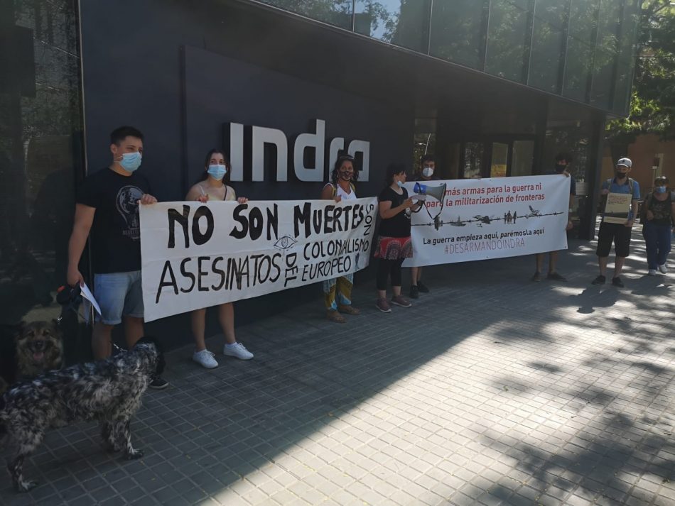 La campaña #DesarmandoIndra denuncia las implicaciones de Indra en la producción de armamento para la guerra y la militarización de fronteras