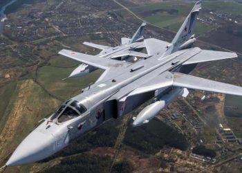 Su-24 ruso lanzó bombas cerca del destructor de OTAN
