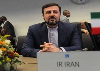 Irán denuncia a EE.UU. de seguir amenazando con armas atómicas
