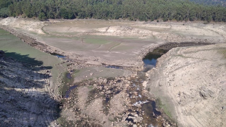 Denuncian a falta de responsabilidade ambiental de Naturgy no encoro de Salas