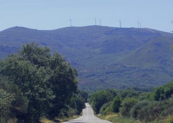 Máis de 70 aeroxeradores e 4 polígonos fecharán o horizonte entre o Larouco e o Xurés