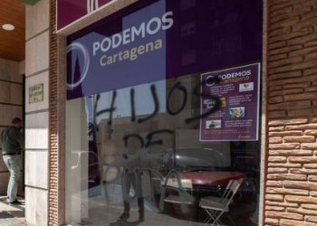 Detienen a un neonazi por el ataque con cócteles molotov a la sede de Podemos en Cartagena