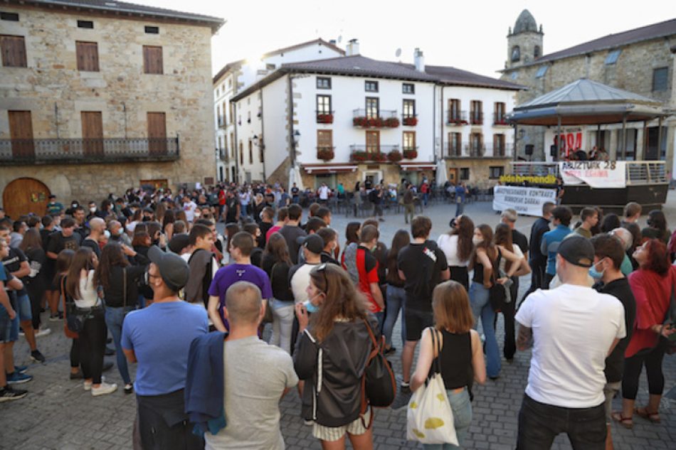 Cientos de personas exigen la «marcha de las fuerzas policiales y militares de ocupación» en Altsasu