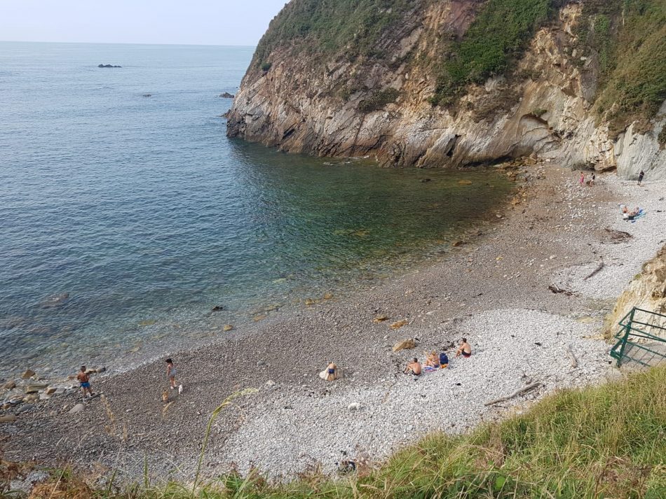 La mala gestión de la depuradora, provoca altos niveles de contaminación fecal en una playa de Cudillero (Asturias)