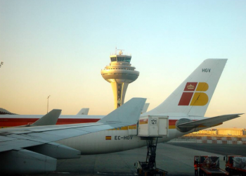 Ecologistas en Acción se opone a los proyectos de ampliación de los aeropuertos de Madrid y Barcelona, y reclama su cancelación inmediata
