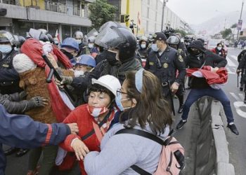 La calle polarizada entre los narcofujimoristas y los seguidores de Pedro Castillo que resistieron la violencia en Perú