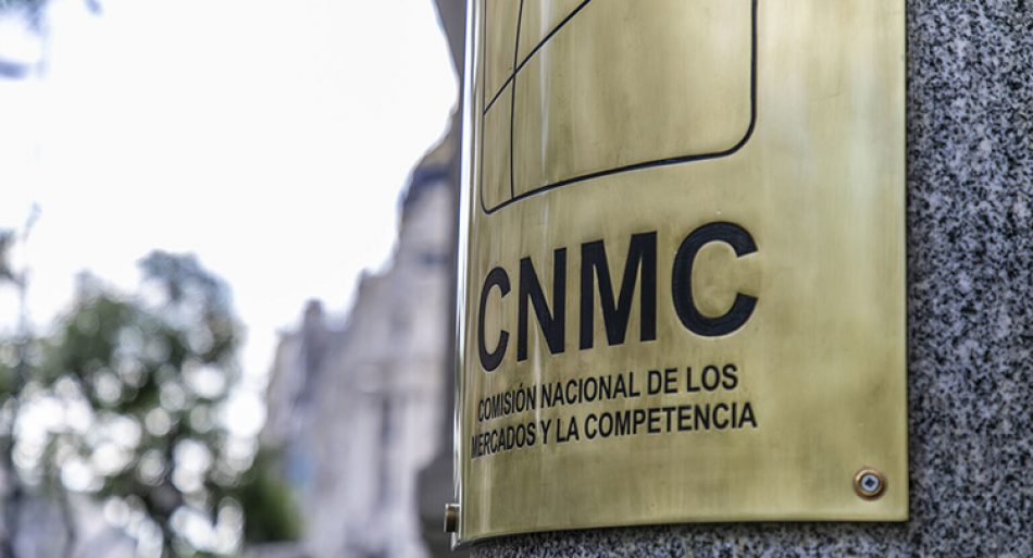 La CNMC detecta que algunas comercializadoras han incluido un incremento en el coste de la energía más allá de los «peajes»