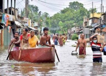 Inundaciones en India dejan al menos 400 mil desplazados