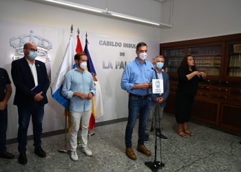 Pedro Sánchez reitera las promesas de apoyo a la recuperación de zona y familias afectadas poe la erupción volcánica en La Palma