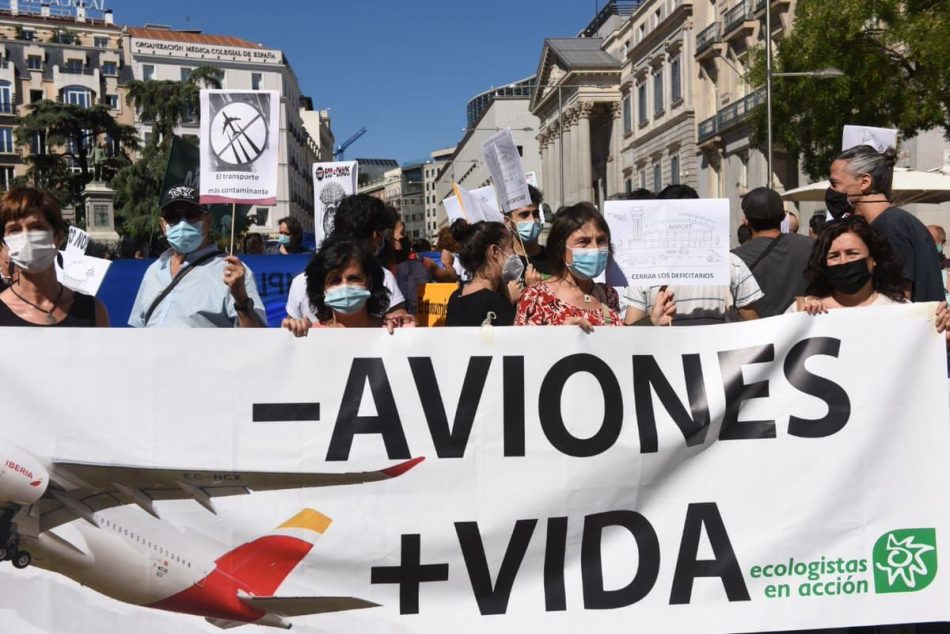 Miles de personas salen a la calle para pedir la paralización de las ampliaciones de aeropuertos