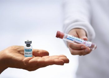 Las pruebas sobre las vacunas anticovid no apoyan la dosis de refuerzo para la población general
