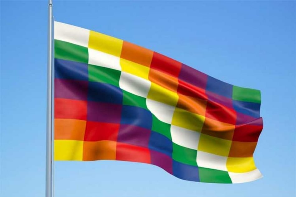Bolivianos rechazan ofensas a la wiphala por asambleístas cruceños