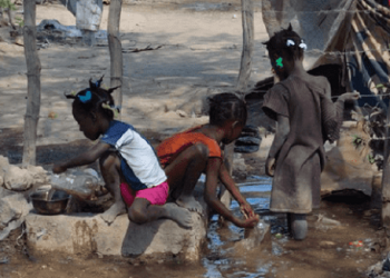 La salud de 540 000 niños en Haití está en riesgo por insuficiencia de agua potable