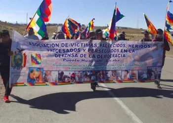 Familiares de víctimas de masacres marchan en Bolivia