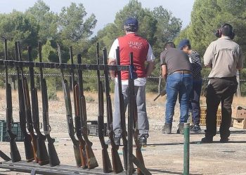 Podemos muestra su rechazo a la participación de menores en competiciones de tiro en la Feria Provincial de la Caza celebrada en Iznalloz