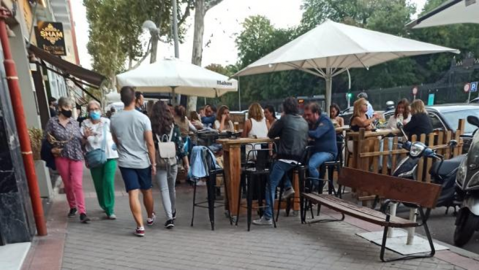 Manifestación vecinal en Retiro por el fin de las terrazas Covid