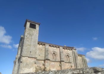 O BNG urxe o goberno da Merca a reparar os danos na escaleira e no muro do adro da igrexa da Mezquita