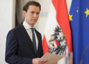 Dimite el canciller austriaco Sebastian Kurz asediado por el escándalo del desvío de fondos a prensa