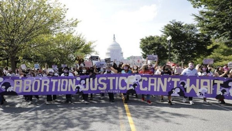 Colectivos en EE.UU. protestan en defensa del derecho al aborto