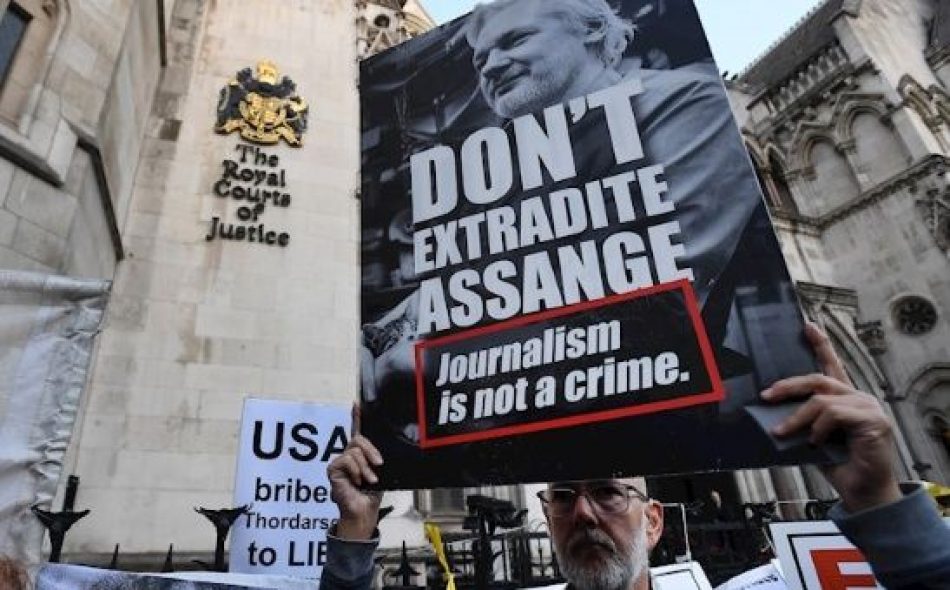 Assange no cree en las promesas de EE.UU. de ser extraditado