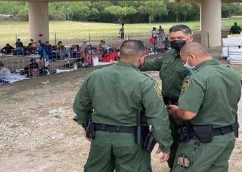 Detenciones de migrantes en EE.UU. alcanzan cifras récord