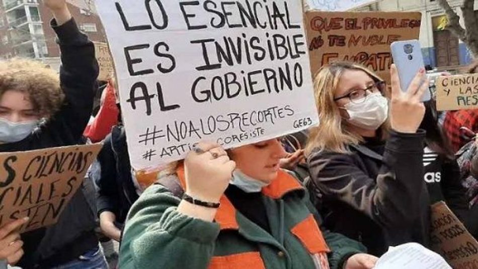 Manifestaciones para exigir presupuesto en viviendas en Uruguay