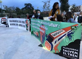 Cientos de personas reivindican el tren en Alcoy
