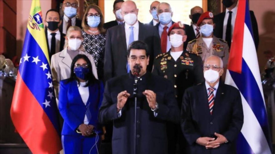 Maduro felicita la victoria de Castro en comicios de Honduras