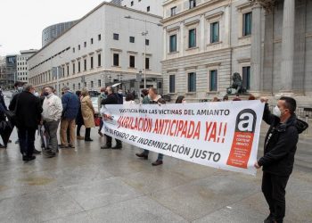 Concentracions davant el Congrés dels Diputats i els centres de treball per exigir l’aprovació sense més demores del Fons de Compensació per a les víctimes del amiant