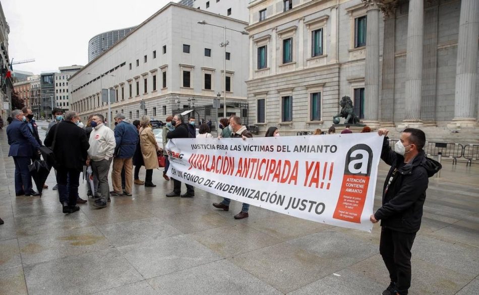 Concentracions davant el Congrés dels Diputats i els centres de treball per exigir l’aprovació sense més demores del Fons de Compensació per a les víctimes del amiant