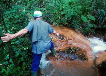 Marea Atlántica considera que el proyecto de saneamiento presentado por Explotaciones Gallegas para la mina de Touro solo busca acallar la protesta pero no soluciona el desastre ambiental de la cuenca del Ulla