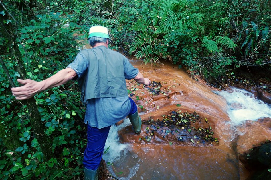 Marea Atlántica considera que el proyecto de saneamiento presentado por Explotaciones Gallegas para la mina de Touro solo busca acallar la protesta pero no soluciona el desastre ambiental de la cuenca del Ulla