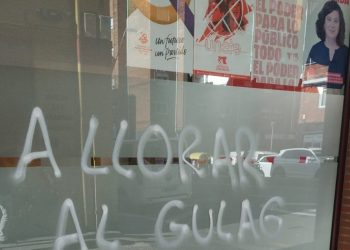 Denuncian la aparición de nuevas pintadas en la sede de IU en San Andrés del Rabanedo