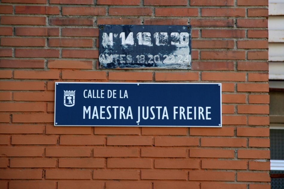 Asociaciones educativas, vecinales y sindicales piden a los grupos municipales la vuelta de Justa Freire al callejero