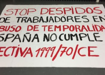 Concentración en Torremolinos ante el Congreso Regional del PSOE de Andalucía por el descontento con el «Icetazo»