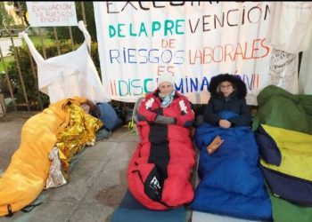 Trabajadoras del Servicio de Ayuda a Domicilio se concentran de manera indefinida frente al Ministerio de Trabajo de Madrid