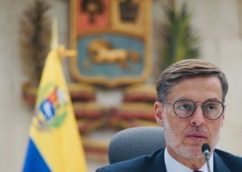 Canciller de Venezuela condena injerencia de EEUU y Unión Europea