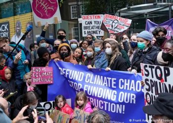 Continúan las protestas en Glasgow ante la falta de concreción de medidas frente al cambio climático