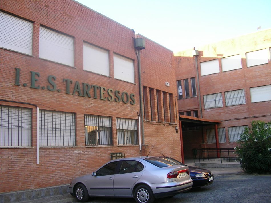 IU Sevilla advierte de que el deterioro del IES Tartessos en Camas es un “peligro” para la seguridad del profesorado y el alumnado