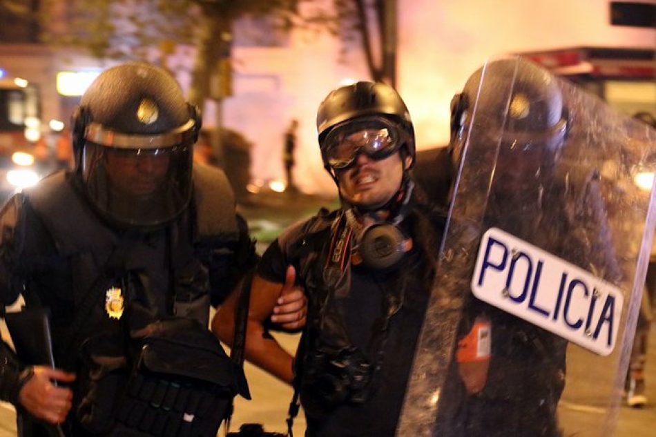 Absuelto por falta de pruebas el fotoperiodista Albert García: «¡Basta montajes policiales!»