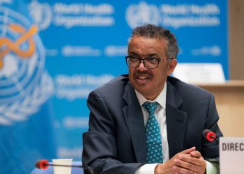El jefe de la OMS critica la apuesta de algunos países por las dosis de refuerzos a costa de los más pobres