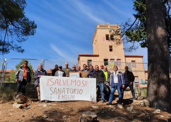 Asociación Amigos Sanatorio Sierra Espuña se concentró reclamando medidas urgentes para rehabilitar el edificio