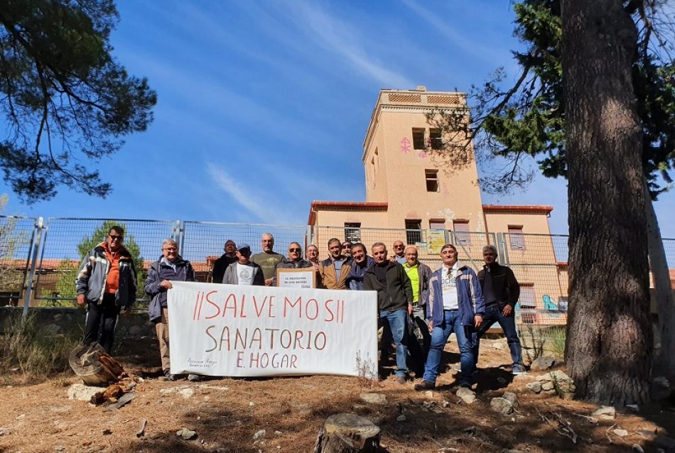 Asociación Amigos Sanatorio Sierra Espuña se concentró reclamando medidas urgentes para rehabilitar el edificio