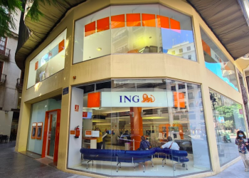 ING Bank expulsa una família d’una sucursal per parlar en Valencià