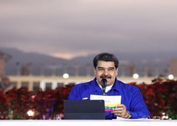 Nicolás Maduro invitó a los venezolanos a votar en paz en los comicios del 21N